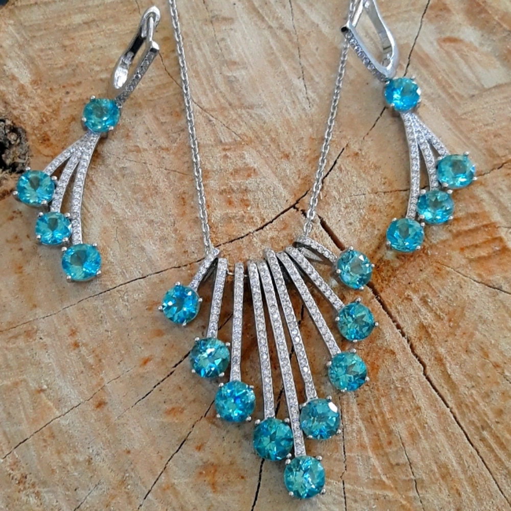 Gorgeous Round Cut Neon Blue Apatite Set